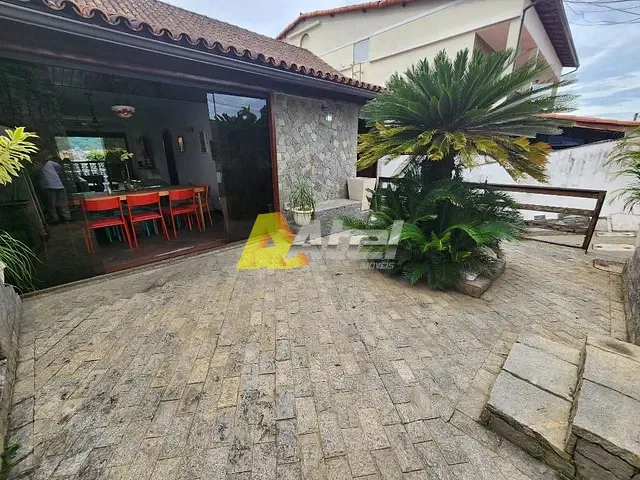 Casa com 300m² 4 quartos e 4 banheiros, à venda, no bairro Taquara em Rio de Janeiro