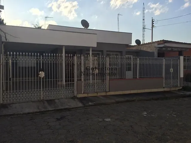 Casa com 250m² 3 quartos e 1 banheiro, à venda, no bairro Jardim Siesta em Jacareí