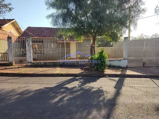 Casa 3 quartos e 2 banheiros, para alugar, no bairro VOTORANTIM em Cambará