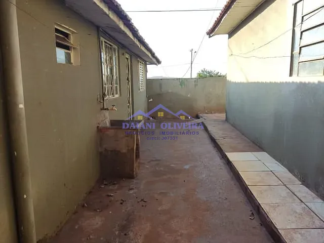 Casa 3 quartos e 2 banheiros, para alugar, no bairro VOTORANTIM em Cambará