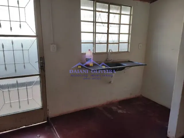 Casa 3 quartos e 2 banheiros, para alugar, no bairro VOTORANTIM em Cambará
