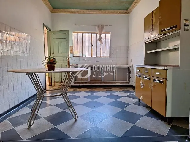 Casa com 264m² 4 quartos e 1 banheiro, à venda, no bairro Fabrício em Uberaba