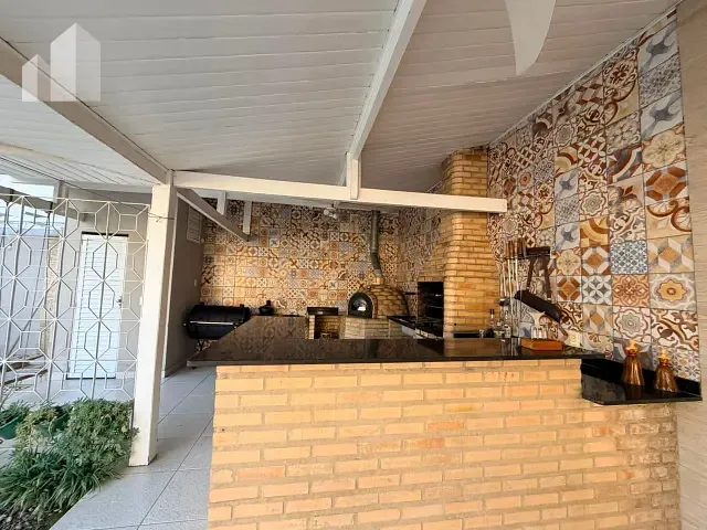 Casa 3 quartos e 2 banheiros, à venda, no bairro Centro em Mesquita