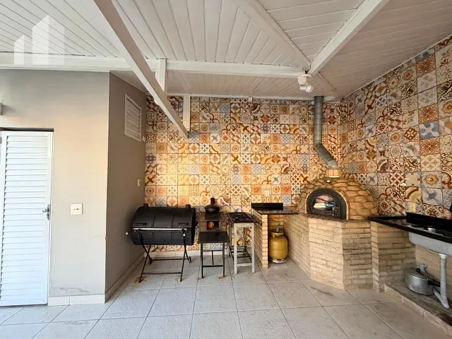 Casa 3 quartos e 2 banheiros, à venda, no bairro Centro em Mesquita