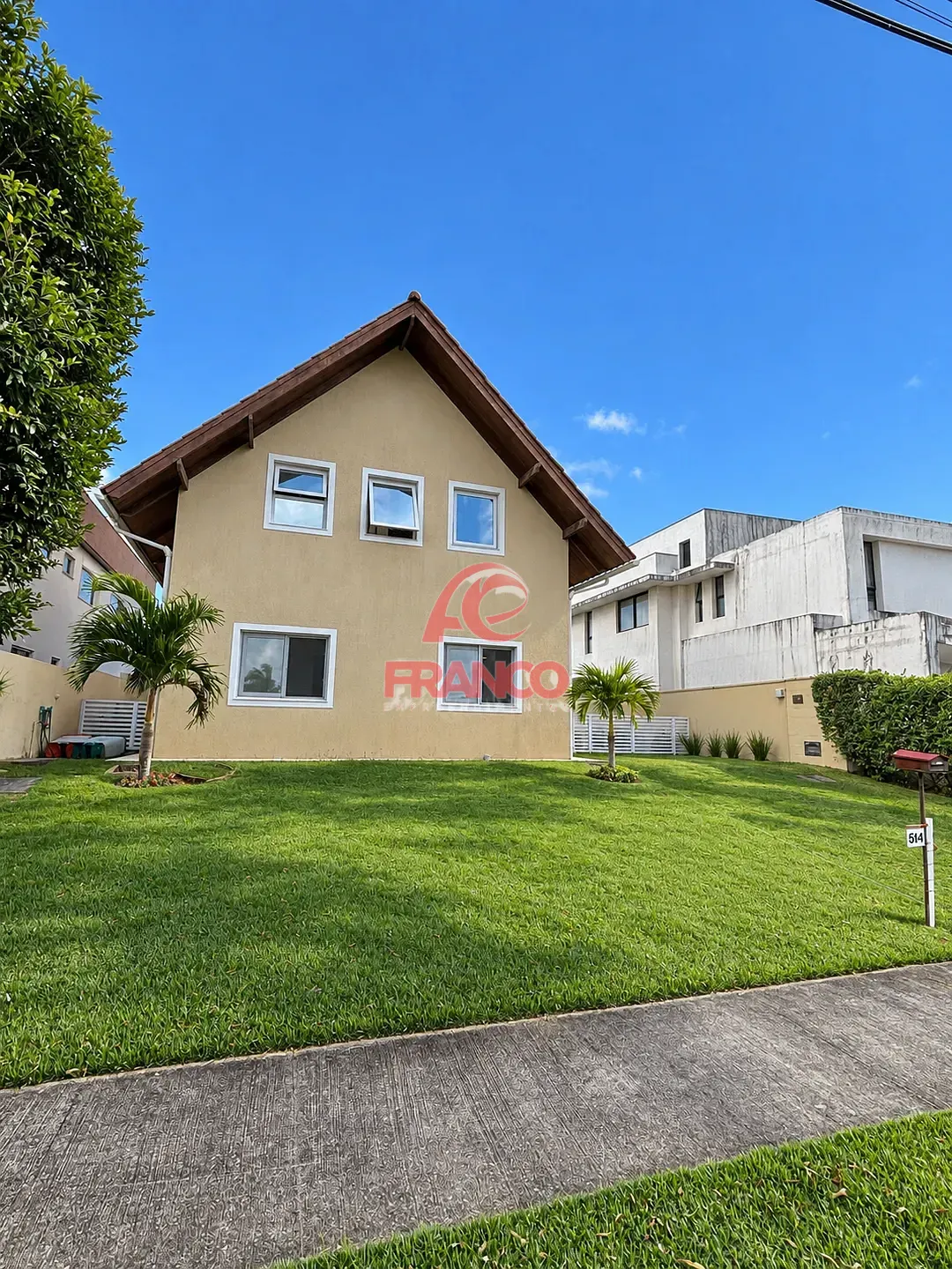 Casa, 3 quartos, 239 m² - Foto 1