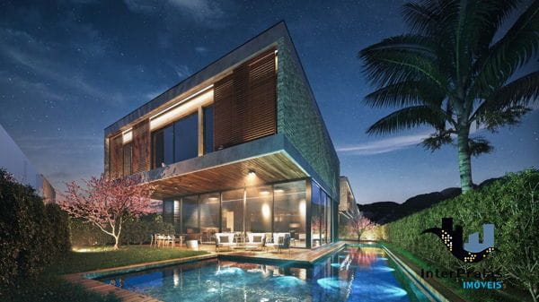 Casa com 349m², à venda, no bairro Praia do Estaleiro em Balneário Camboriú