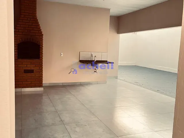 Casa com 300m² 3 quartos e 3 banheiros, para alugar, no bairro Jardim Mato Grosso em Rondonópolis