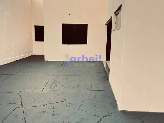 Casa com 300m² 3 quartos e 3 banheiros, para alugar, no bairro Jardim Mato Grosso em Rondonópolis