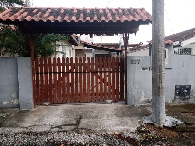 Casa 3 quartos e 2 banheiros, à venda, no bairro Centro em Palhoça