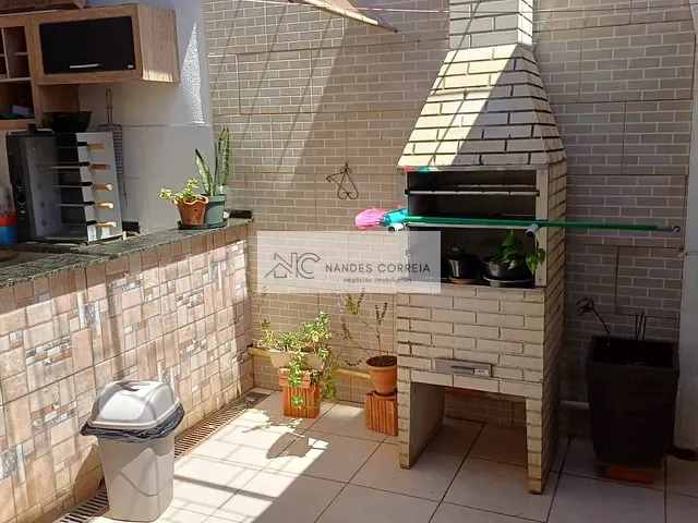 Casa 2 quartos e 3 banheiros, à venda, no bairro Califórnia em Londrina