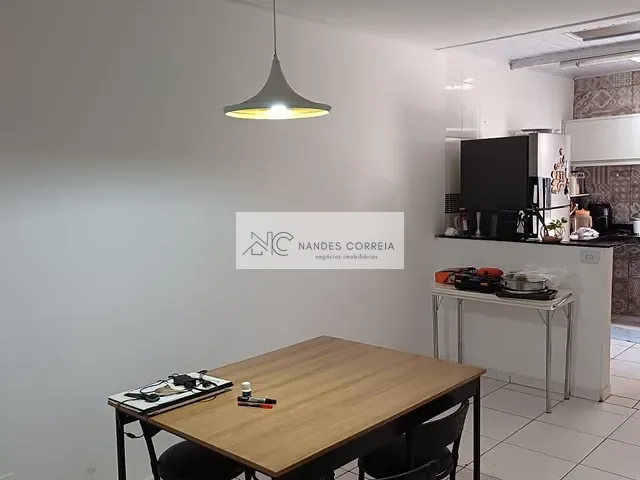 Casa 2 quartos e 3 banheiros, à venda, no bairro Califórnia em Londrina