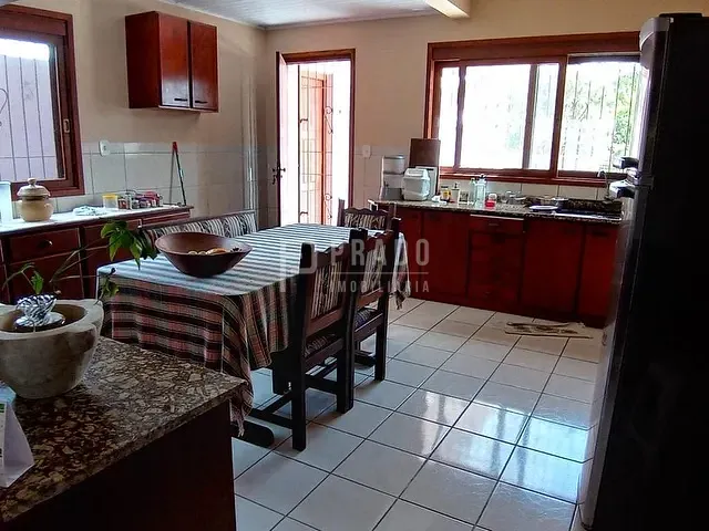 Casa com 1000m² 4 quartos e 4 banheiros, à venda, no bairro Laranjal em Pelotas