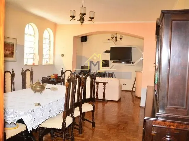 Casa com 500m² 5 quartos e 4 banheiros, à venda, no bairro Centro em Guaxupé
