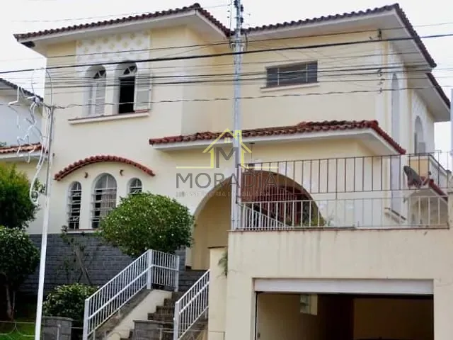 Casa com 500m² 5 quartos e 4 banheiros, à venda, no bairro Centro em Guaxupé