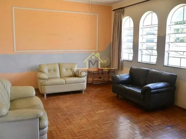 Casa com 500m² 5 quartos e 4 banheiros, à venda, no bairro Centro em Guaxupé
