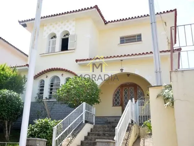Casa com 500m² 5 quartos e 4 banheiros, à venda, no bairro Centro em Guaxupé