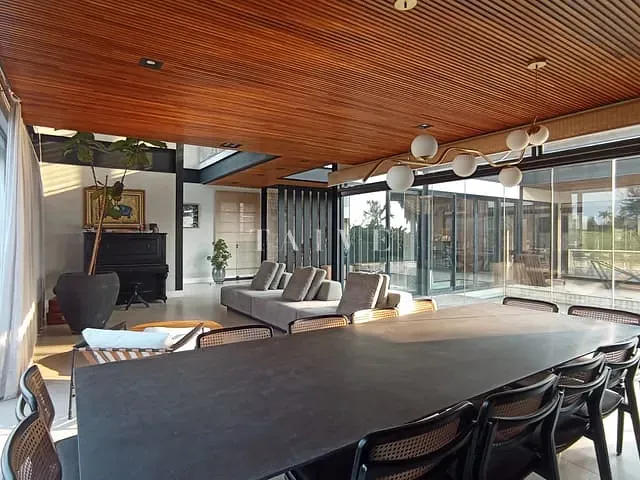 Casa com 1300m² 5 quartos e 6 banheiros, à venda, no bairro Loteamento Terras de Canaã em Cambé
