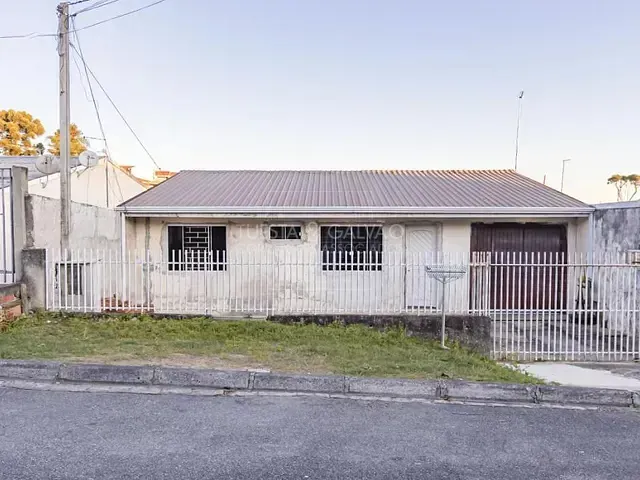 Casa com 170m² 4 quartos e 5 banheiros, à venda, no bairro Xaxim em Curitiba