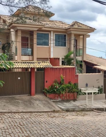 Casa 3 quartos e 3 banheiros, à venda, no bairro Colinas em Rio das Ostras