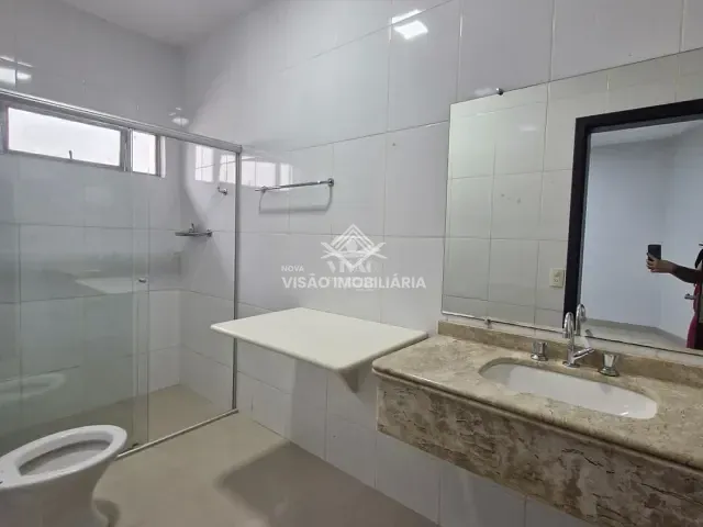 Casa com 500m² 4 quartos e 2 banheiros, para alugar, no bairro SETOR RESIDENCIAL SUL em Sinop