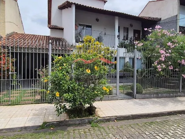 Casa 6 quartos e 3 banheiros, à venda, no bairro Sam Remo em Volta Redonda