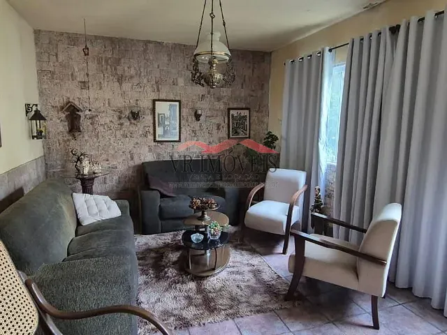 Casa 6 quartos e 3 banheiros, à venda, no bairro Sam Remo em Volta Redonda