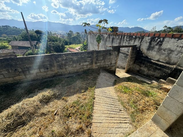 Casa com 250m² 2 quartos e 1 banheiro, à venda, no bairro MORETTI em Joanópolis