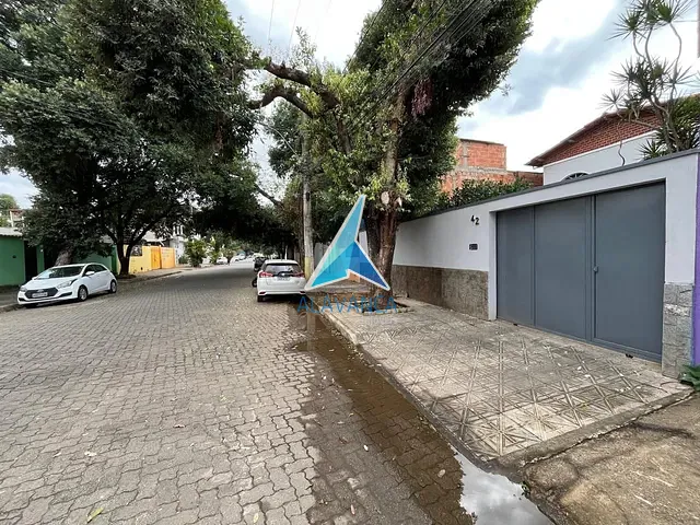 Casa com 392m² 5 quartos e 4 banheiros, à venda, no bairro São Pedro em Governador Valadares