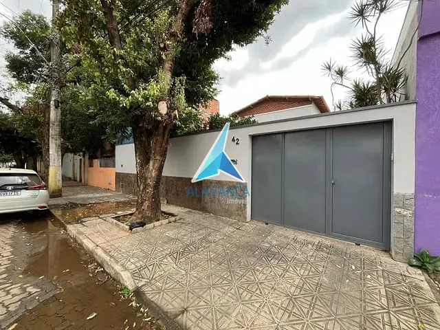 Casa com 392m² 5 quartos e 4 banheiros, à venda, no bairro São Pedro em Governador Valadares