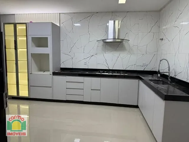 Casa com 300m² 3 quartos e 3 banheiros, à venda, no bairro Parque dos Pirineus em Anápolis