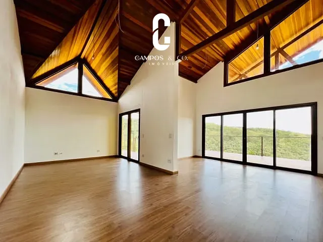 Casa com 1224m² 3 quartos e 4 banheiros, à venda, no bairro Passos da Mantiqueira em Campos Do Jordão