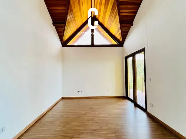 Casa com 1224m² 3 quartos e 4 banheiros, à venda, no bairro Passos da Mantiqueira em Campos Do Jordão
