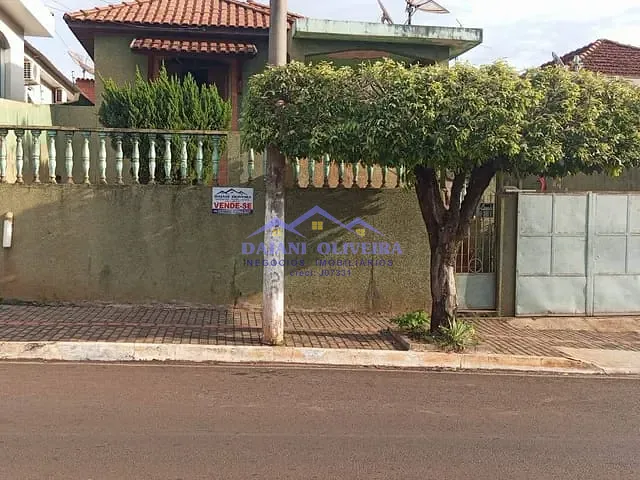 Casa com 525m² 3 quartos e 2 banheiros, à venda, no bairro CENTRO em Cambará