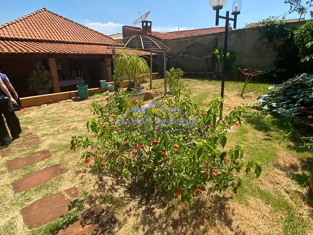 Casa com 525m² 3 quartos e 2 banheiros, à venda, no bairro CENTRO em Cambará