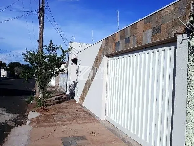 Casa com 480m² 5 quartos e 2 banheiros, à venda ou para alugar, no bairro Santa Maria em Uberaba