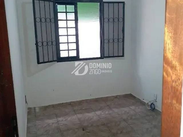 Casa com 480m² 5 quartos e 2 banheiros, à venda ou para alugar, no bairro Santa Maria em Uberaba
