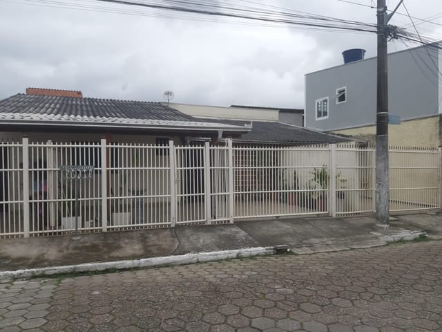 Casa com 300m² 4 quartos e 3 banheiros, à venda, no bairro BARRA DO RIO em Itajaí