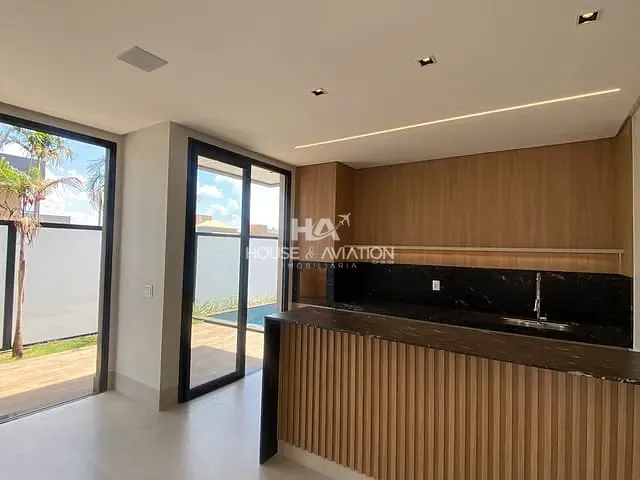 Casa com 375m² 3 quartos e 4 banheiros, à venda, no bairro Setor Morada do Lago em Trindade