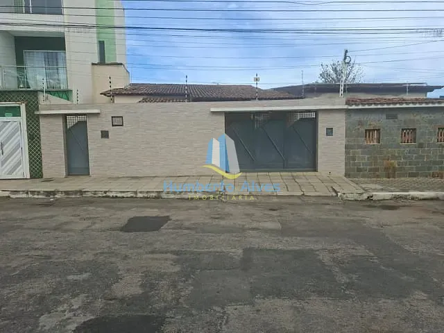 Casa com 253m² 3 quartos e 2 banheiros, à venda, no bairro Recreio em Vitória da Conquista