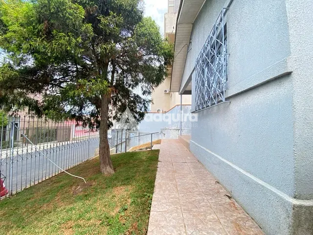 Casa com 230m² 2 quartos e 1 banheiro, à venda, no bairro Centro em Ponta Grossa