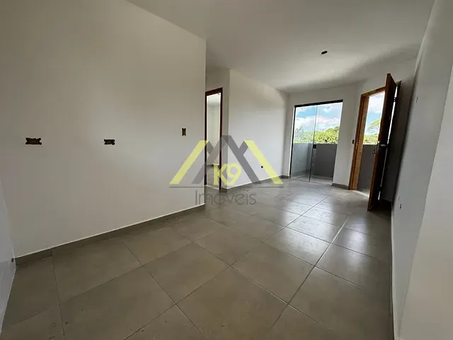 Casa 2 quartos e 1 banheiro, à venda, no bairro Embu em Colombo