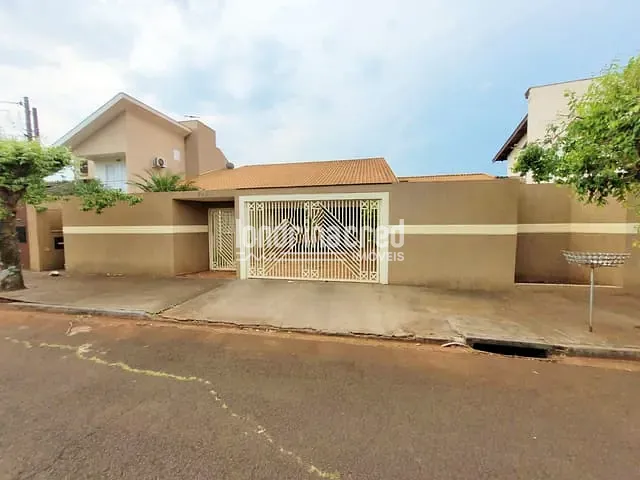 Casa com 500m² 4 quartos e 4 banheiros, à venda, no bairro Jardim Pérola em Londrina