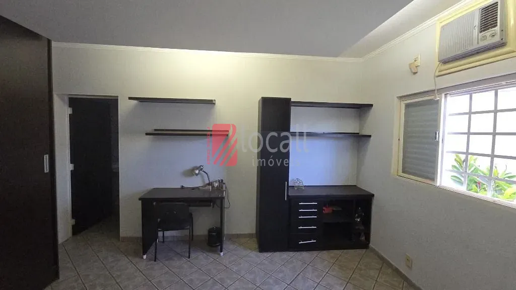 Casa com 3 quartos à venda, 300m² — foto 14 de 32