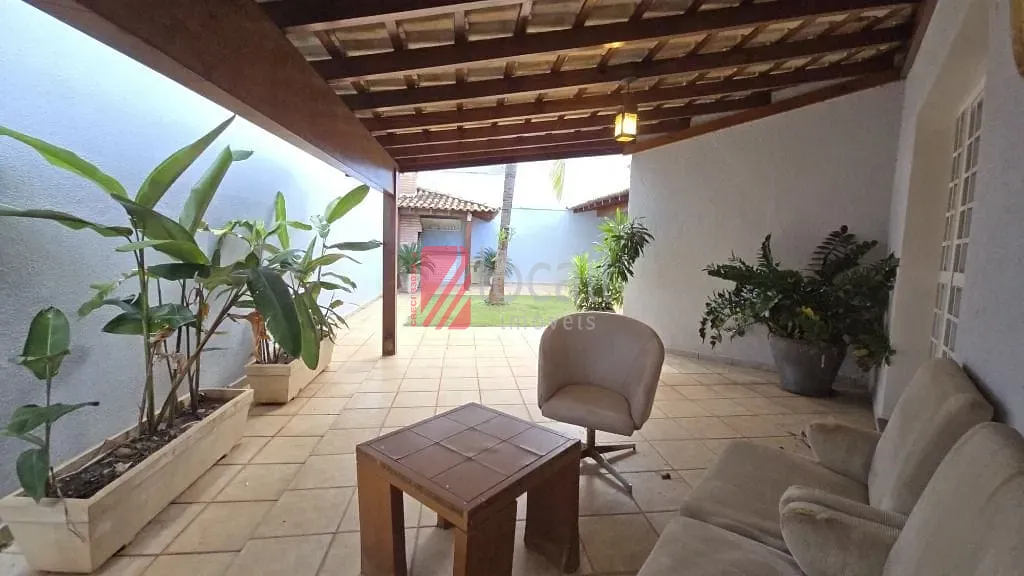 Casa com 3 quartos à venda, 300m² — foto 4 de 32
