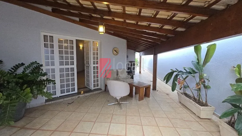 Casa com 3 quartos à venda, 300m² — foto 25 de 32