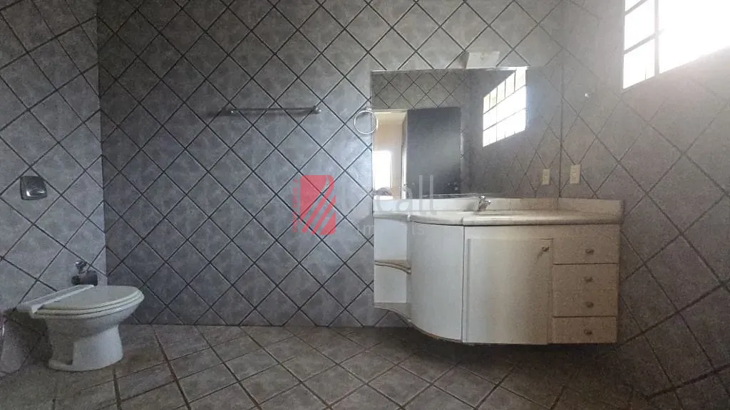 Casa com 3 quartos à venda, 300m² — foto 19 de 32