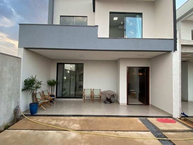Casa com 180m² 3 quartos e 1 banheiro, à venda, no bairro Residencial Deville em Sinop