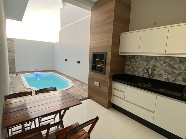 Casa com 180m² 3 quartos e 1 banheiro, à venda, no bairro Residencial Deville em Sinop