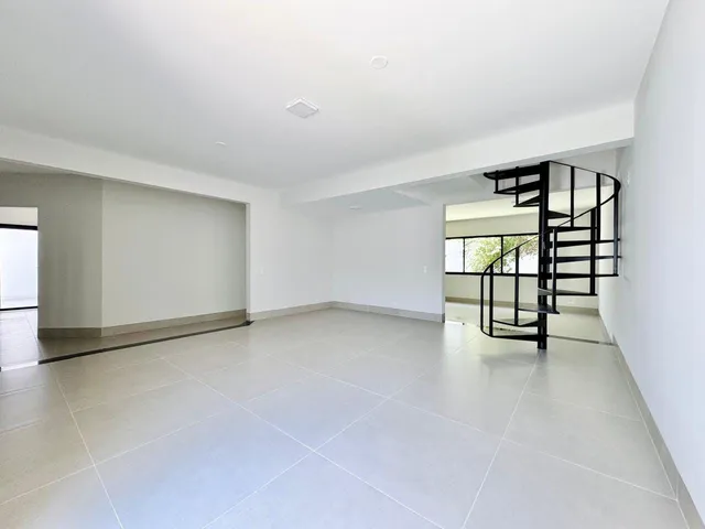 Casa com 500m² 6 quartos e 6 banheiros, à venda, no bairro Mediterrâneo em Londrina