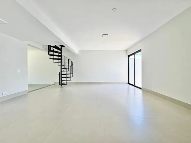 Casa com 500m² 6 quartos e 6 banheiros, à venda, no bairro Mediterrâneo em Londrina